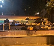 터키 대학생들, 공원에서 노숙 시위.."방값 너무 비싸"