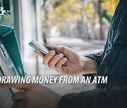 Withdrawing money from an ATM (KOR)