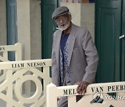 (FILE) FRANCE OBIT PEOPLE MELVIN VAN PEEBLES