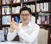 [기자수첩] '부인 폭행' 강동구청장, 구민 상대 거짓말