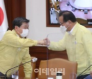 [포토] 중대본 참석하는 총리와 행안부장관