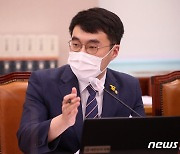 법사위 '대장동'에 고성..野 "정도 지나쳐" vs 김남국 "먼저 자꾸 말 걸어"