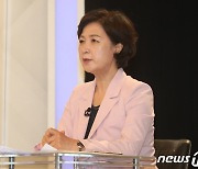 TV토론회 리허설하는 추미애