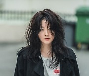 '구경이' 이영애, 폭탄머리로 거리 활보.."변신 위한 열정"