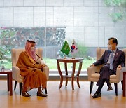한·사우디 외교장관 회담 "내년 수교 60주년 계기, 교류협력 확대"