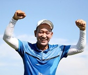 김종덕, 케이엠제약 HONORS K 시니어 오픈 우승..프로 통산 31승째
