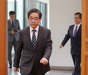 권순일 전 대법관 '변호사법 위반 혐의', 중앙지검이 수사