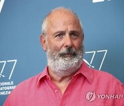 영화 '노팅 힐' 감독 로저 미셀 별세..향년 65세
