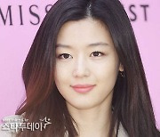 전지현♥최준혁, 인천 송도 데이트 목격담..이혼설 종결