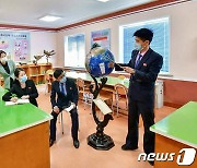 '교원 역량 강화' 사업 진행하는 북한..강계교원대학의 모습