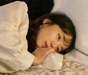 [TV 엿보기] '인간실격' 전도연·류준열, 한 침대 위 떨리는 눈빛..'그날 밤' 무슨 일이?