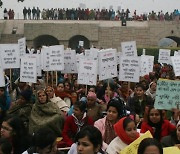 15세 소녀를 9개월간 성폭행한 인도 남성들..28명 체포