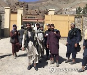 "탈레반, 광장에 시신 4구 매달아"..공포의 아프간
