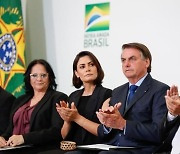 브라질 대통령 부인, 미국서 백신 접종.."브라질 보건 시스템 모욕"