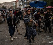 "탈레반, 도시 광장에 시신 4구 걸어"..공포정치 재현 우려