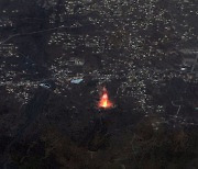 [지구를 보다] 우주에서 바라본 라팔마 화산 대폭발..섬 덮친 용암 생생