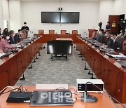 [포토]언론중재법 여야협의체 회의, '발언하는 최형두 의원'