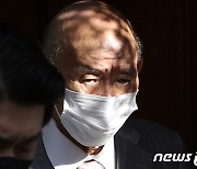 '혈액암' 전두환 내일 광주 항소심..헬기조종사 4명 신문 예정