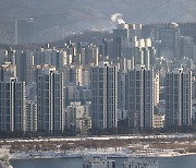 서울 아파트 거래절벽 심화..재건축 단지는 '신고가'