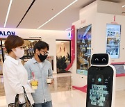 "방문객 안내는 기본, 광고·보안 기능도"..LG전자, 안내로봇 신제품 출시