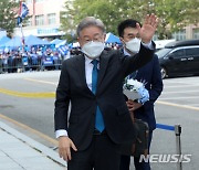 '김윤덕 의원과 함께 합동 연설회 참석한 이재명 후보'
