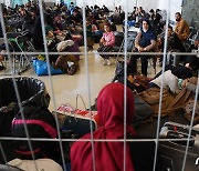 아프간 난민 수용 독일 미군 기지에 임산부 2000명 '발칵'