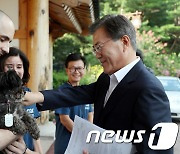 '최대한 노력' 공약했던 文대통령 "개 식용 금지 검토" 지시(종합)