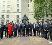 영국 한국전 참전비 찾은 국가보훈처