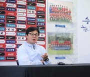[U-23 대표팀 소집] '차출 어려움' 황선홍 감독, "22개 팀 감독님들과 모두 연락"