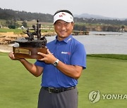 '한국인 첫 PGA 챔피언스투어 제패' 최경주 "언제나 어려운 첫 우승, 더욱 기쁘다"