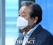 [단독] 경찰, '가짜 수산업자 벤츠' 김무성 입건..정식 수사 착수