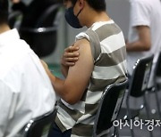 '다시 3~4주' 당겨지는 백신 접종 간격.. 부스터 샷에 청소년·임신부 접종도 시작 (종합)