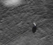 미 NASA 로버 '바이퍼', 달 착륙 우주인 쓸 물 찾아 컴컴한 '달 남극' 간다