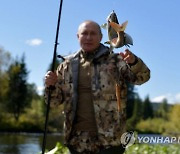 [오늘의 글로벌 오피니언리더] 푸틴, 시베리아 숲서 건강미 과시