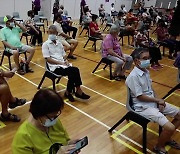 백신 82% 맞은 싱가포르 확진자 급증..다시 방역 규제 강화