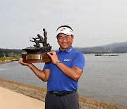 The King is back: K.J. Choi takes first win on Champions Tour