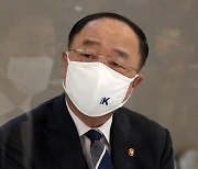 홍남기 "카드 캐시백 정책, 방역 당국과 협의·검토 마쳐"
