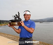 '韓 최초 PGA 챔피언스 우승' 최경주 "매 경기 뛸 때마다 간절히 원했다"