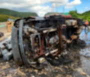 부산 동해선 고속도로서 화물차 넘어져 불..1명 사망