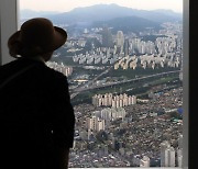 서울 아파트 거래는 절벽, 재건축 단지 신고가 '속출'