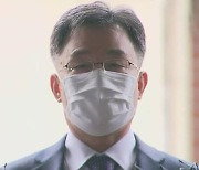 [HOT 브리핑] 김만배 경찰 출석..'50억 퇴직금' 질문엔