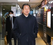 '가짜 수산업자 외제차 로비 의혹' 김무성, 피의자 신분으로 입건