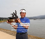'코리안 탱크' 최경주, PGA 챔피언스투어 우승.. 한국인 최초