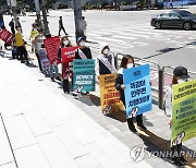행진하는 이주노동자들