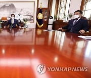 언론중재법 관련 4+4회동 참석한 윤호중과 김기현