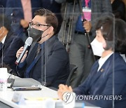 발언하는 김기홍 전국자영업자비대위 공동위원장