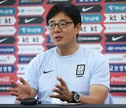 U-23 사령탑 첫발 뗀 황선홍 감독