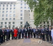 국가보훈처장, 영국 한국전 참전비 참배