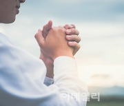 '대변섭취·불가마버티기' 엽기 신앙훈련..교회 관계자들 혐의 부인