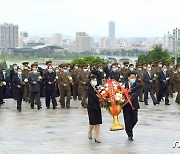 북한, 오늘 최고인민회의..대의원들 만수대언덕 헌화